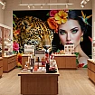 Egzotik Çiçekler Kuş ve Leoparlı Kadın Portresi Dijital Baskı Duvar Kağıdı Egzotik Çiçekler Kuş ve Leoparlı Kadın Portresi Dijital Baskı Duvar Kağıdı alternatif görünümü